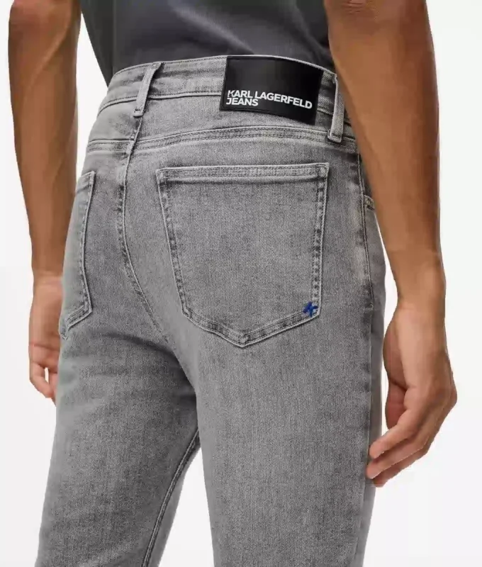 Φθαρμένα skinny τζιν Φθαρμένα skinny τζιν