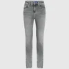 Φθαρμένα skinny τζιν Φθαρμένα skinny τζιν