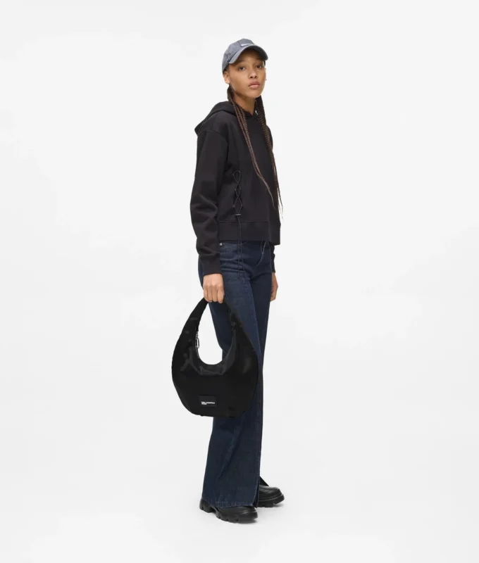 Γυαλιστερή τσάντα hobo από νάιλον Γυαλιστερή τσάντα hobo από νάιλον