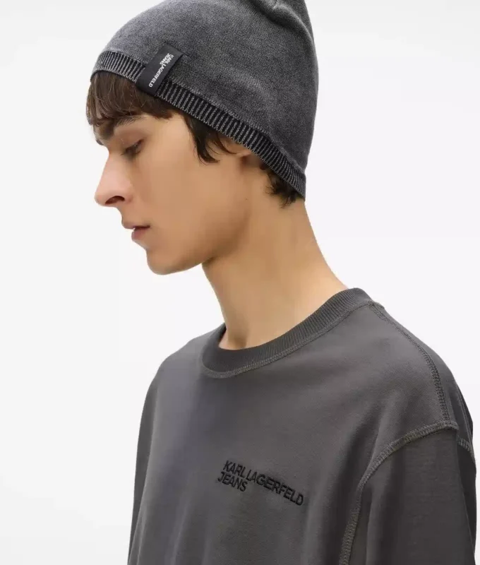T-shirt με ανάποδη εσωτερική πλευρά T-shirt με ανάποδη εσωτερική πλευρά