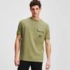 T-SHIRT ΜΕ ΤΣΕΠΗ ΣΤΟ ΣΤΉΘΟΣ T-SHIRT ΜΕ ΤΣΕΠΗ ΣΤΟ ΣΤΉΘΟΣ