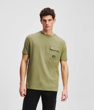T-SHIRT ΜΕ ΤΣΕΠΗ ΣΤΟ ΣΤΉΘΟΣ
