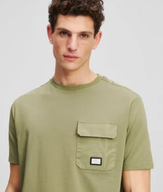 T-SHIRT ΜΕ ΤΣΕΠΗ ΣΤΟ ΣΤΉΘΟΣ