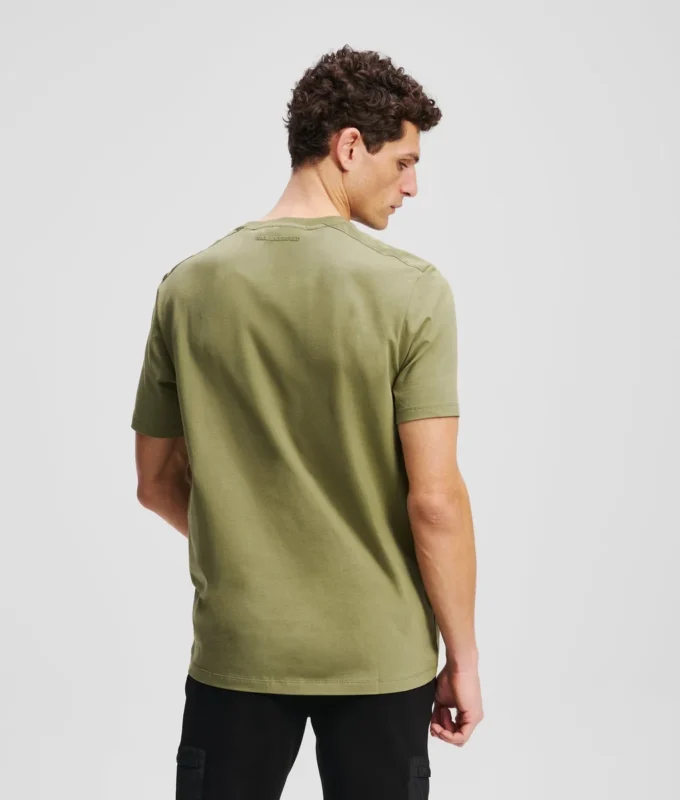 T-SHIRT ΜΕ ΤΣΕΠΗ ΣΤΟ ΣΤΉΘΟΣ T-SHIRT ΜΕ ΤΣΕΠΗ ΣΤΟ ΣΤΉΘΟΣ