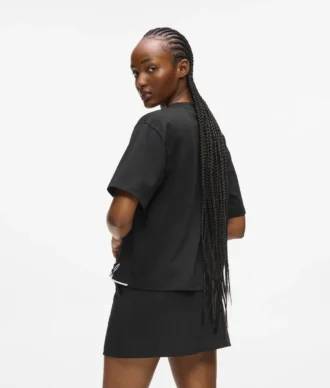 T-shirt με V λαιμόκοψη και χαρακτηριστικό στρίφωμα
