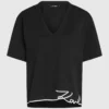 T-shirt με V λαιμόκοψη και χαρακτηριστικό στρίφωμα T-shirt με V λαιμόκοψη και χαρακτηριστικό στρίφωμα