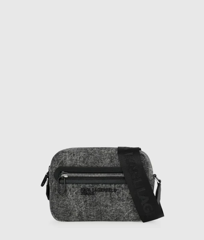 Τσάντα crossbody από πλυμένο τζιν