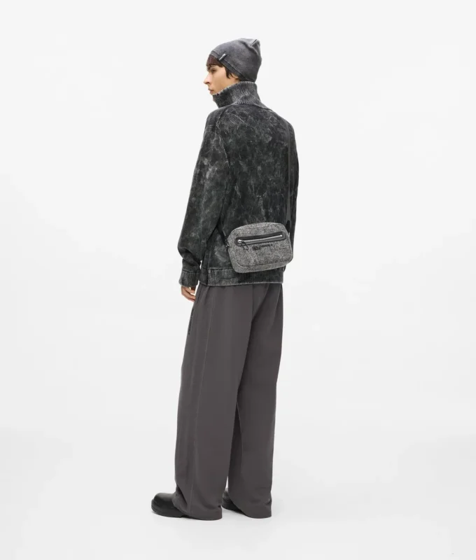 Τσάντα crossbody από πλυμένο τζιν
