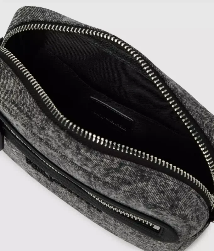 Τσάντα crossbody από πλυμένο τζιν