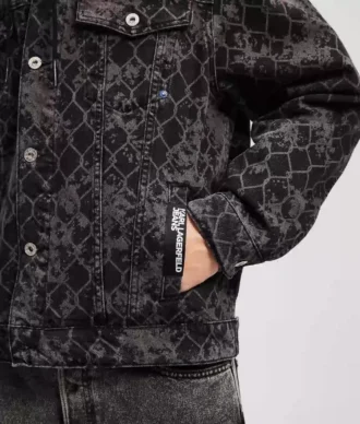 ΤΖΑΚΕΤΑ DENIM ΜΕ ΟΛΟΚΛΗΡΩΜΕΝΟ ΤΥΠΩΜΑ
