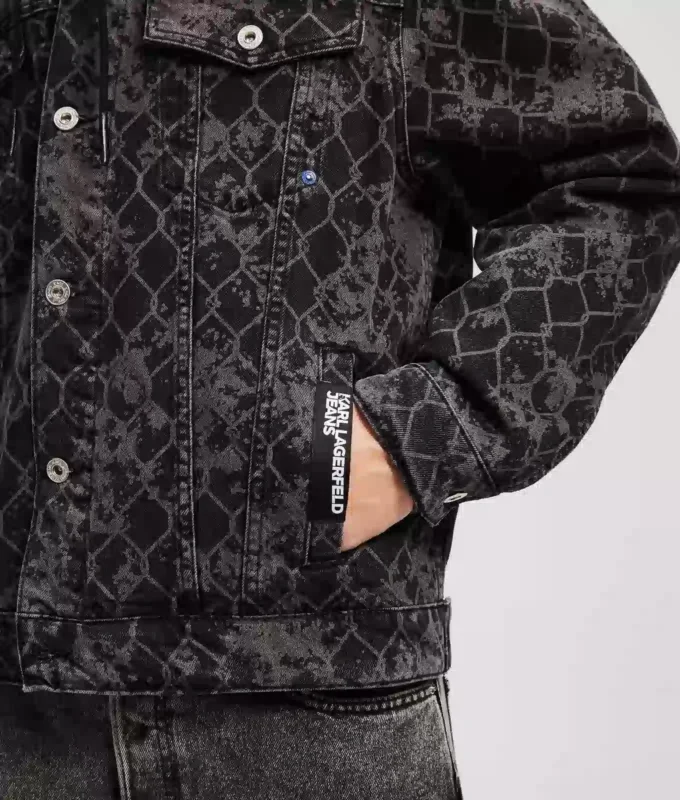 ΤΖΑΚΕΤΑ DENIM ΜΕ ΟΛΟΚΛΗΡΩΜΕΝΟ ΤΥΠΩΜΑ