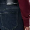 Τζιν με ψηλή μέση και ίσια γραμμή Τζιν με ψηλή μέση και ίσια γραμμή